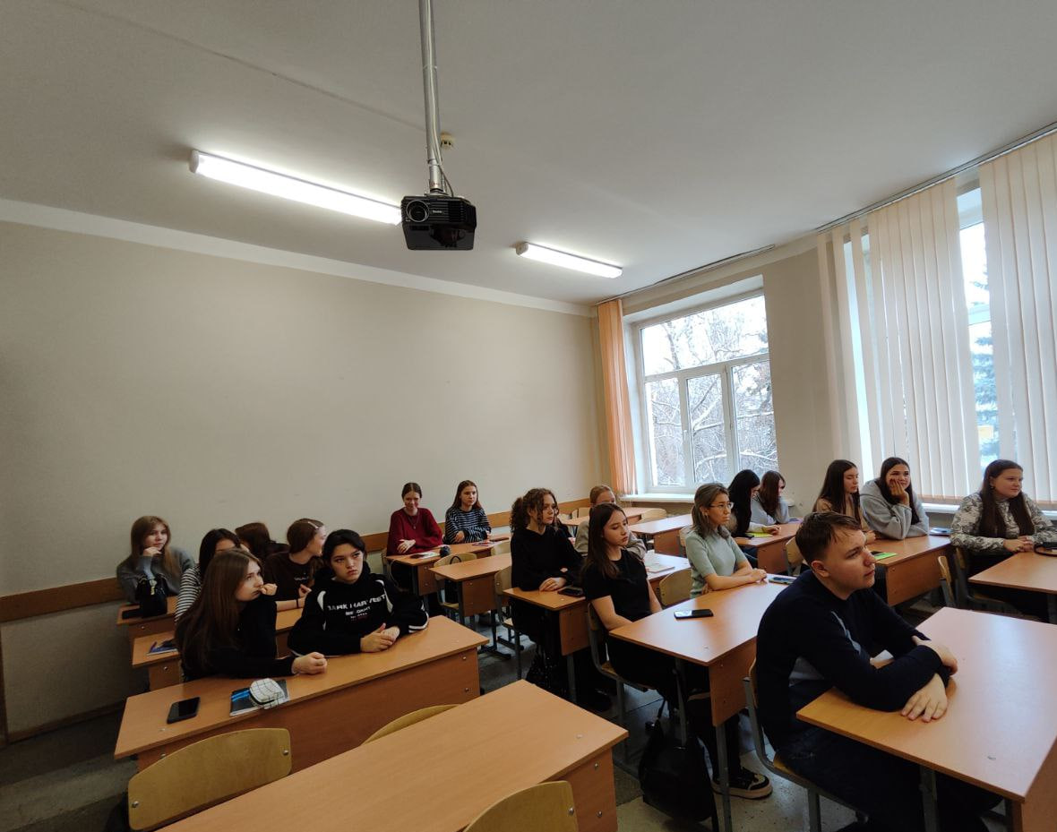 В Финансово-технологическом колледже прошел кураторский час на актуальную тему «Право на образование» Фото 1