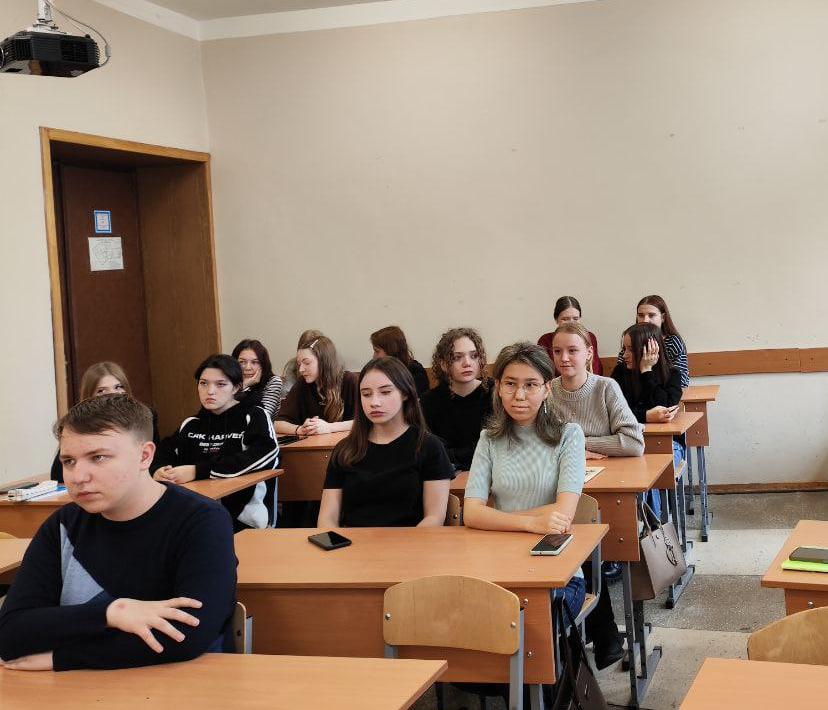 В Финансово-технологическом колледже прошел кураторский час на актуальную тему «Право на образование» Фото 2