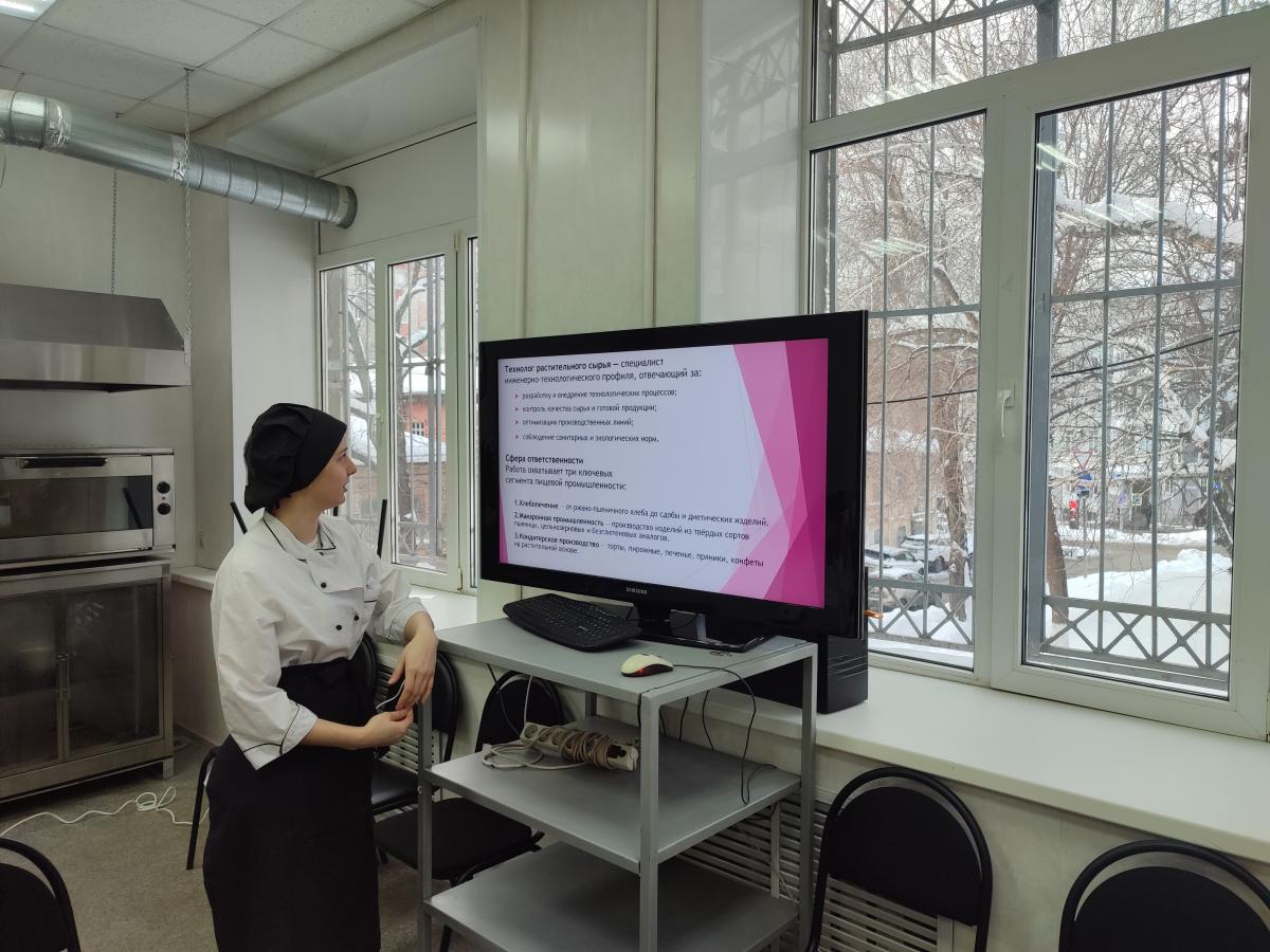 Студенты-технологи ФТК осваивают технологический цикл приготовления хлебобулочных изделий Фото 1 Студенты-технологи ФТК осваивают технологический цикл приготовления хлебобулочных изделий Фото 1