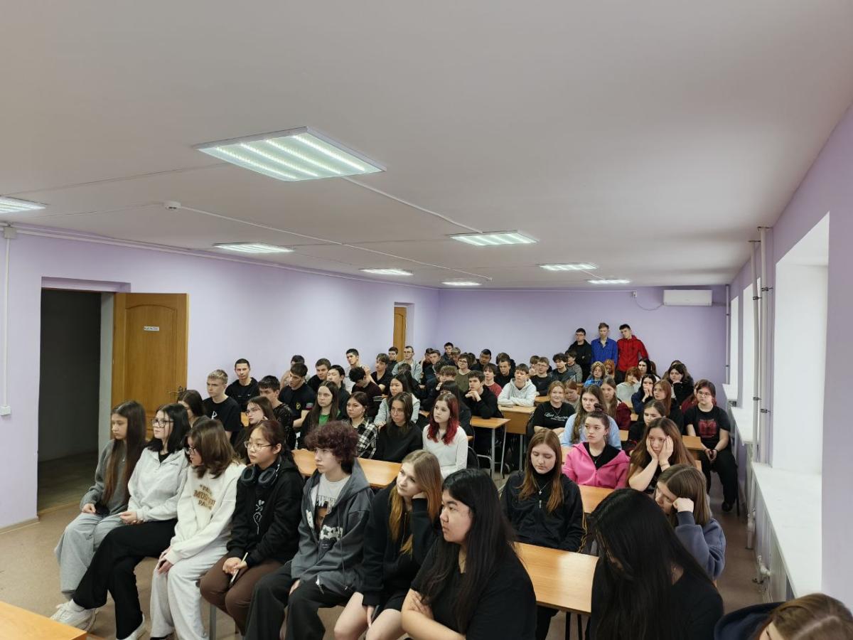 В общежитии колледжа состоялась беседа о правилах проживания  и профилактике девиантного поведения Фото 1