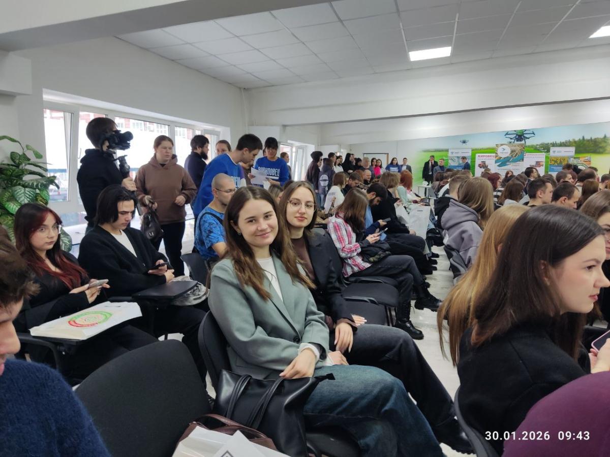 Студенты института агробизнеса приняли участие в сессии «Кадровый урожай» в рамках Масличного форума Фото 3