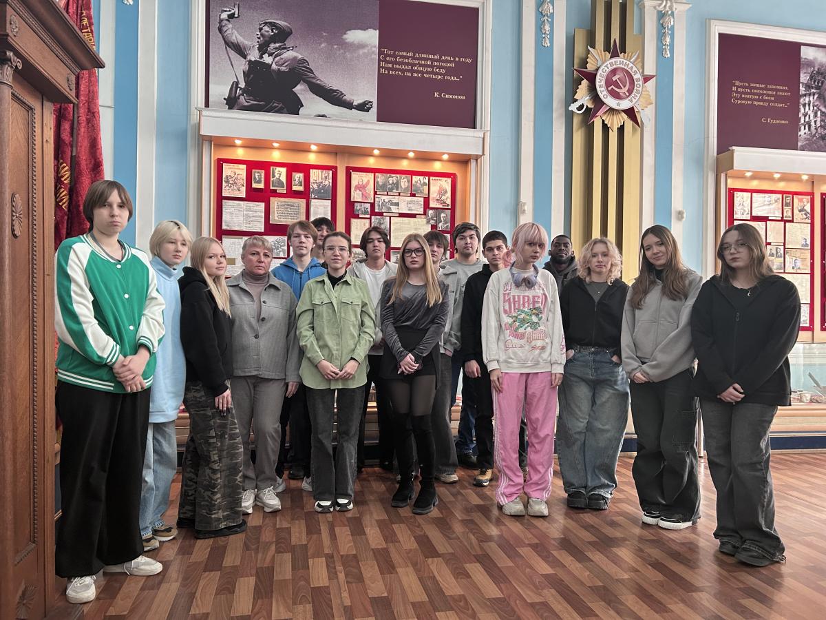 «Сталинград: 200 дней мужества и стойкости»: студенты вспомнили героических защитников города Фото 1 «Сталинград: 200 дней мужества и стойкости»: студенты вспомнили героических защитников города Фото 1