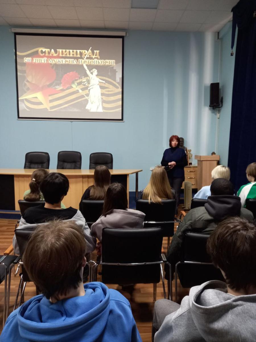 «Сталинград: 200 дней мужества и стойкости»: студенты вспомнили героических защитников города Фото 2 «Сталинград: 200 дней мужества и стойкости»: студенты вспомнили героических защитников города Фото 2