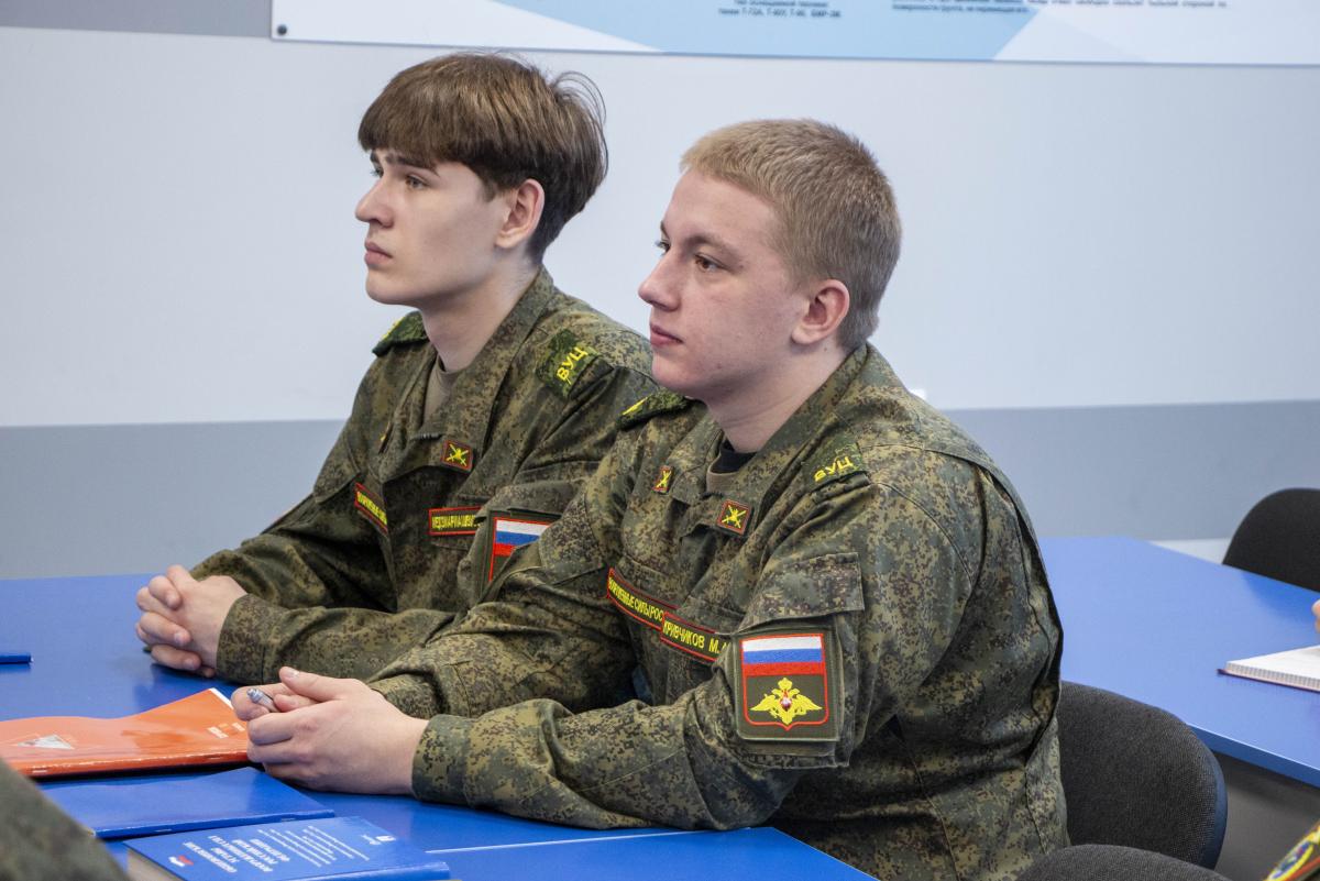 Состоялось первое торжественное награждение студентов военного учебного центра Фото 5