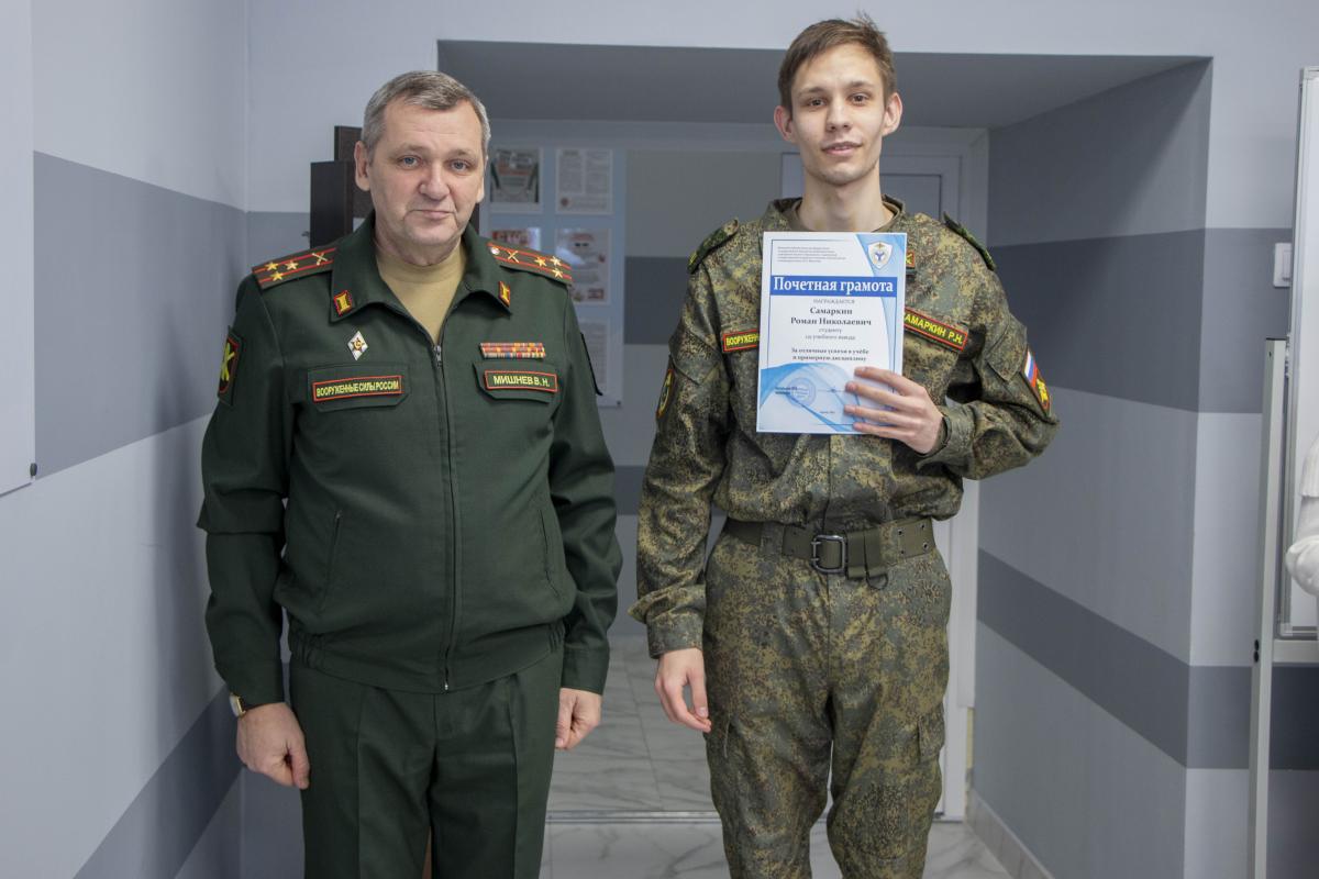 Состоялось первое торжественное награждение студентов военного учебного центра Фото 6