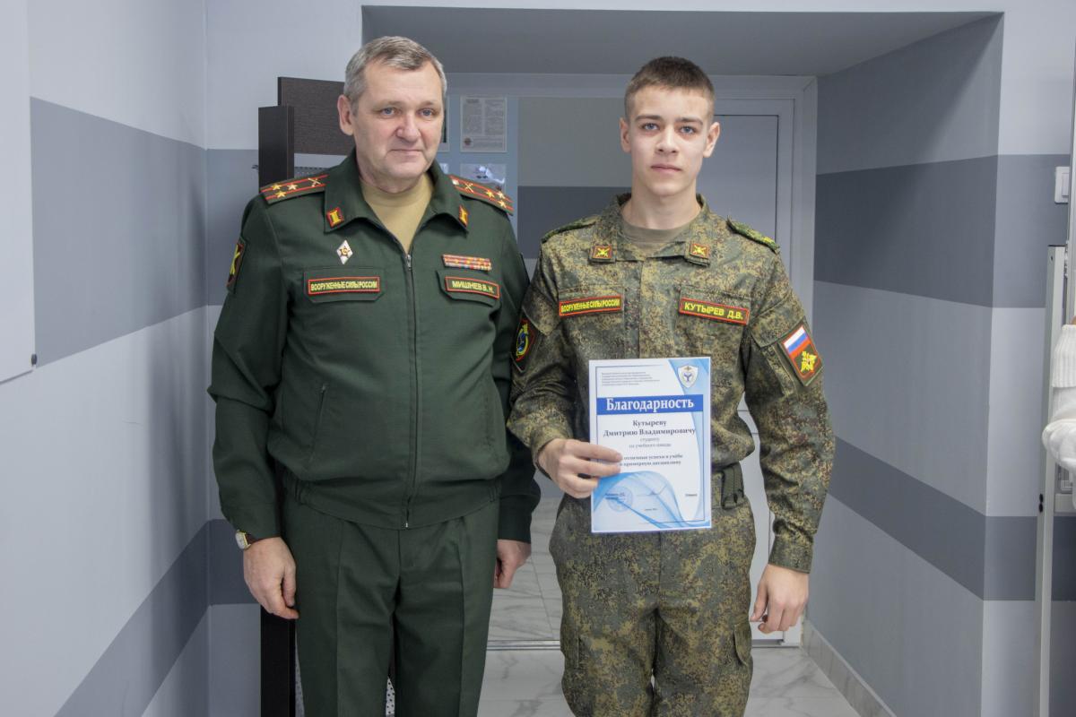 Состоялось первое торжественное награждение студентов военного учебного центра Фото 7