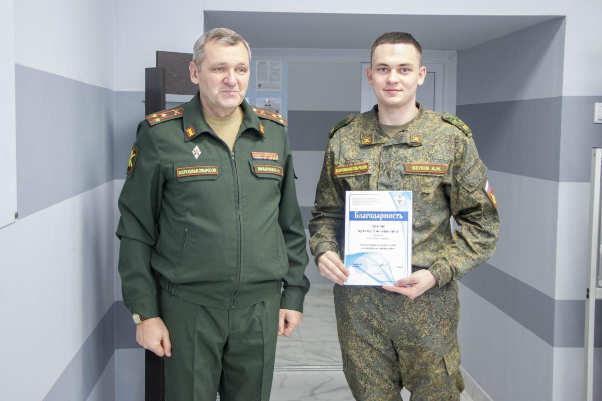 Состоялось первое торжественное награждение студентов военного учебного центра Фото 8