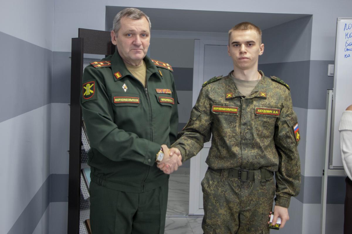 Состоялось первое торжественное награждение студентов военного учебного центра