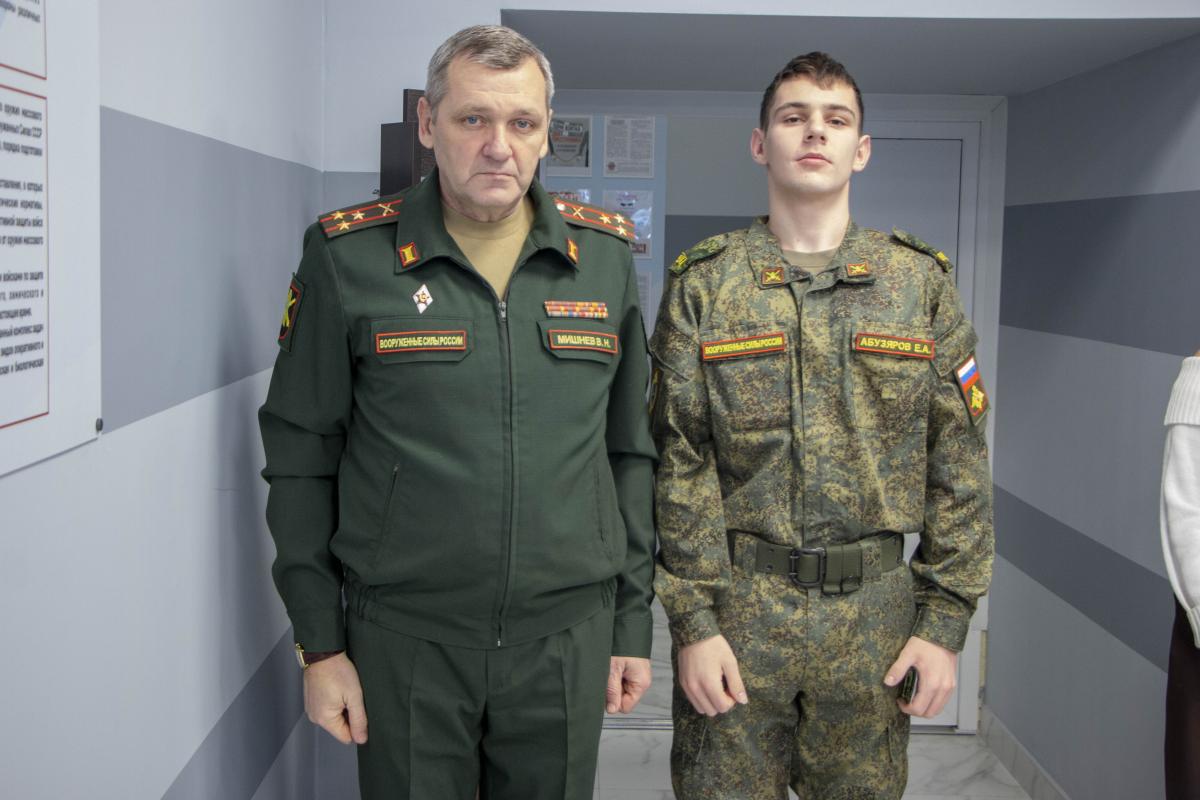 Состоялось первое торжественное награждение студентов военного учебного центра Фото 10