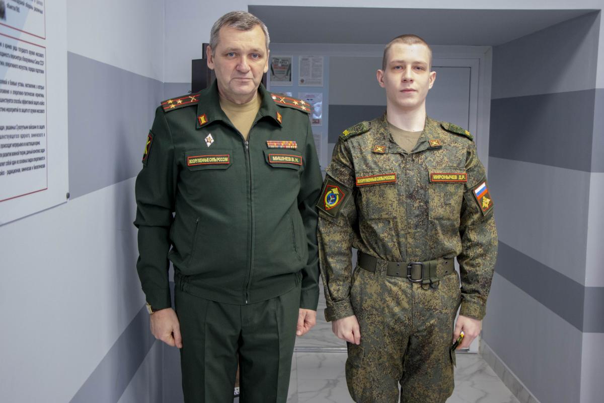 Состоялось первое торжественное награждение студентов военного учебного центра Фото 12