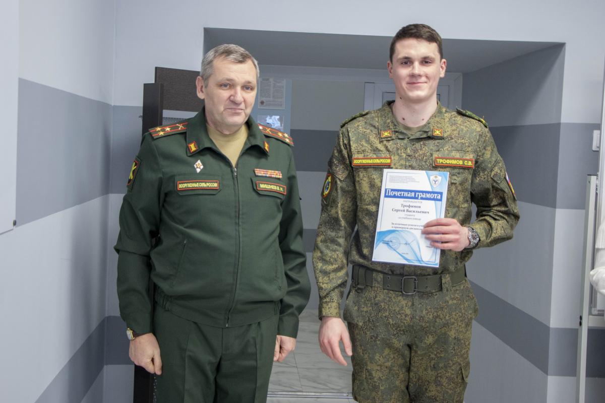 Состоялось первое торжественное награждение студентов военного учебного центра Фото 13