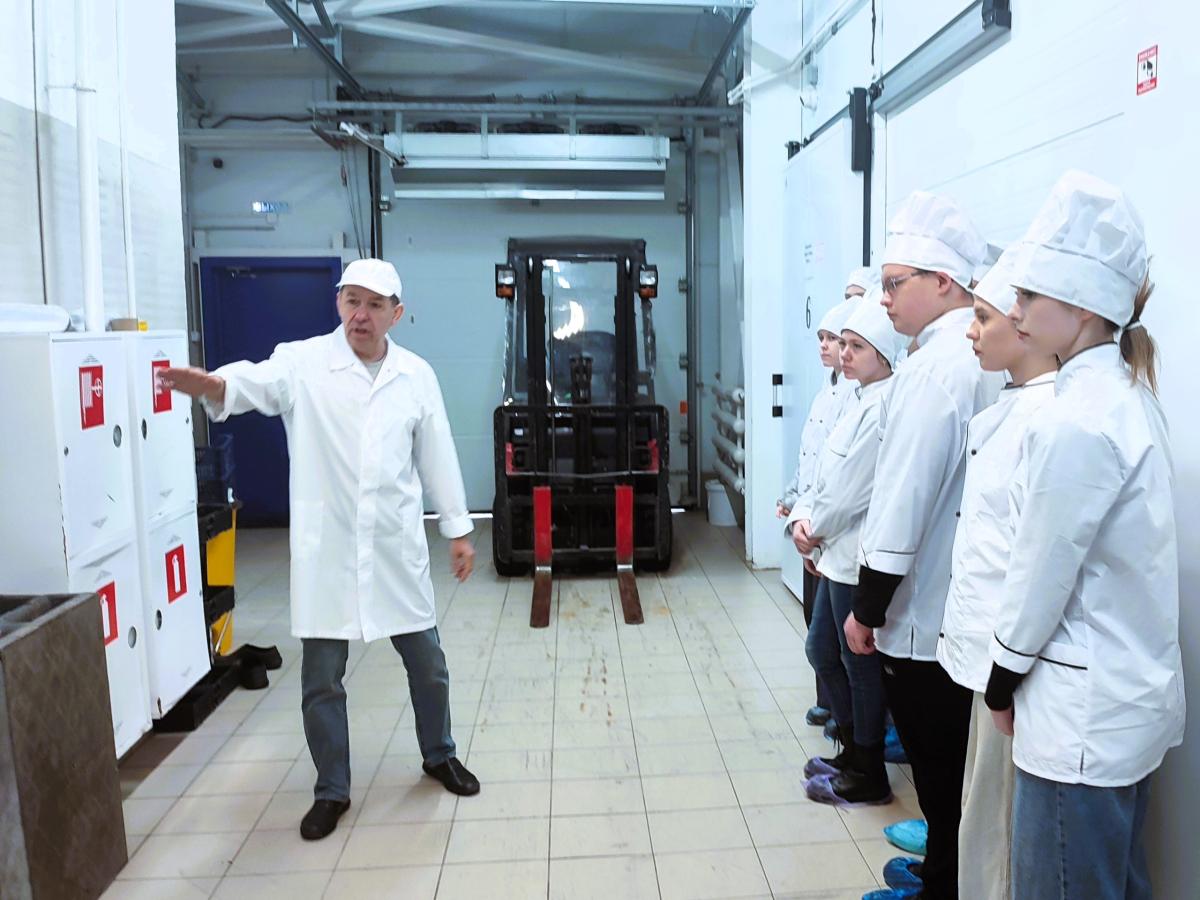 Студенты-технологи посетили кондитерский цех «Яблонька» с экскурсией Фото 2