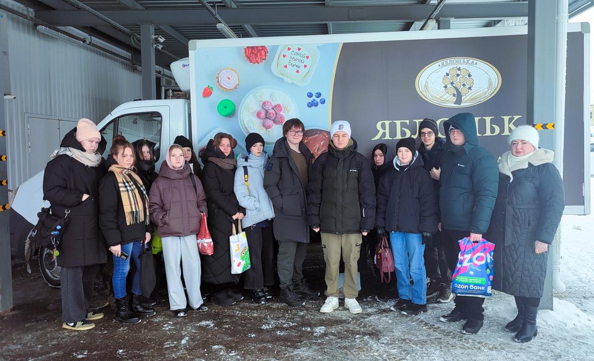 Студенты-технологи посетили кондитерский цех «Яблонька» с экскурсией Фото 3