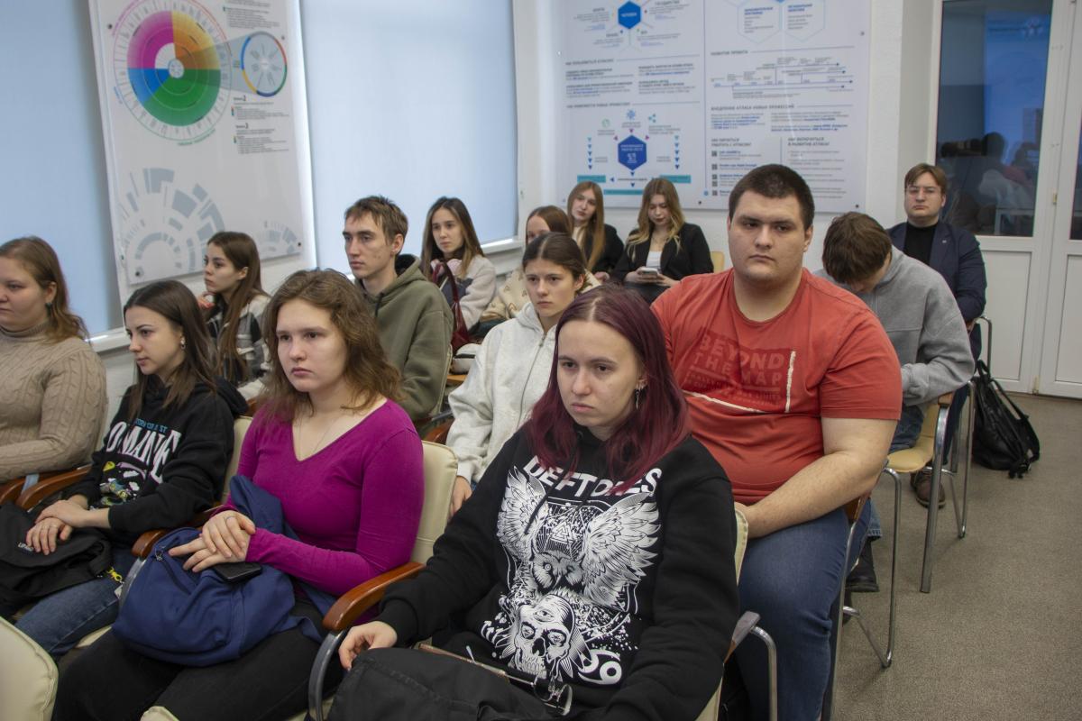 «Наука без галстуков»: В Вавиловском университете обсудили перспективы исследований молодых ученых Фото 9