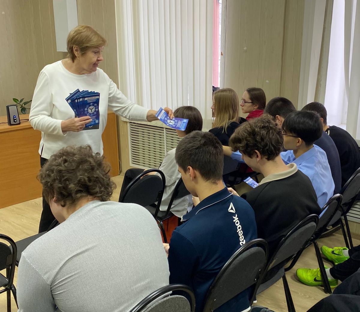 Саратовских школьников познакомили с образовательными программами и возможностями вуза Фото 8