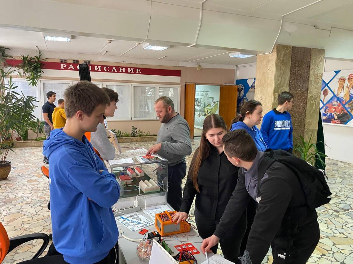 Кафедра «Электрооборудование, энергоснабжение и роботизация» провела День открытых дверей Фото 6