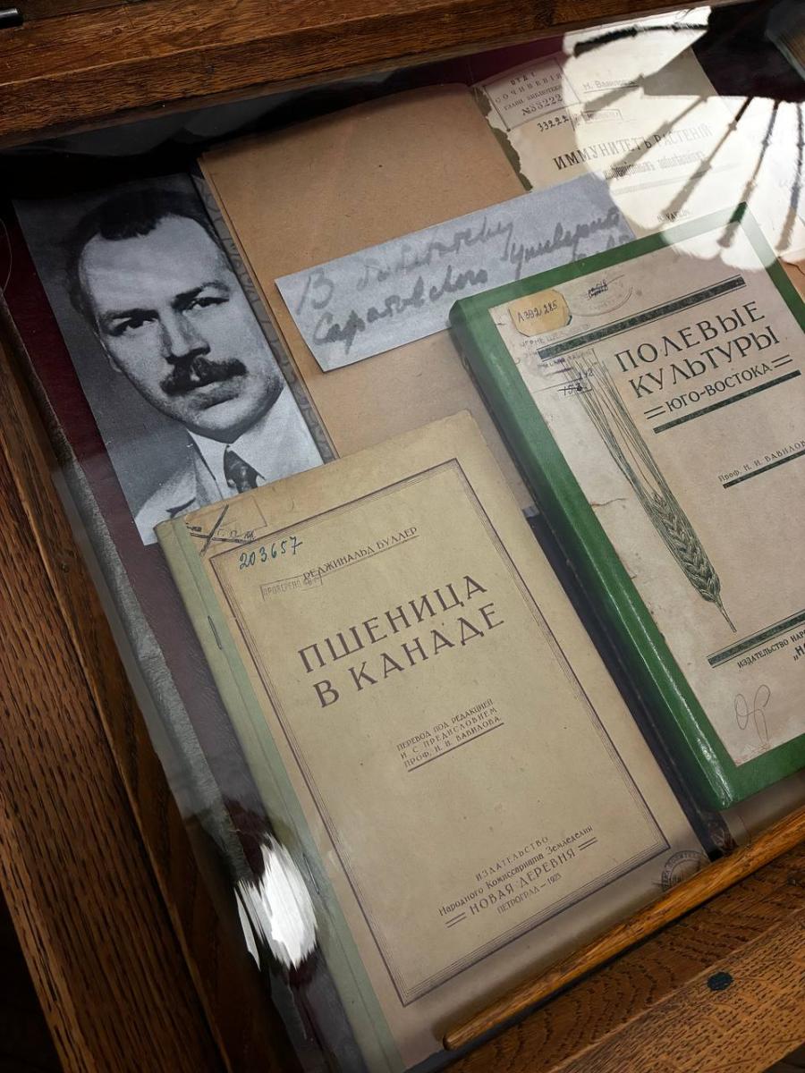 Посещение Научной библиотеки Саратовского государственного университета имени Н. Г. Чернышевского Фото 6