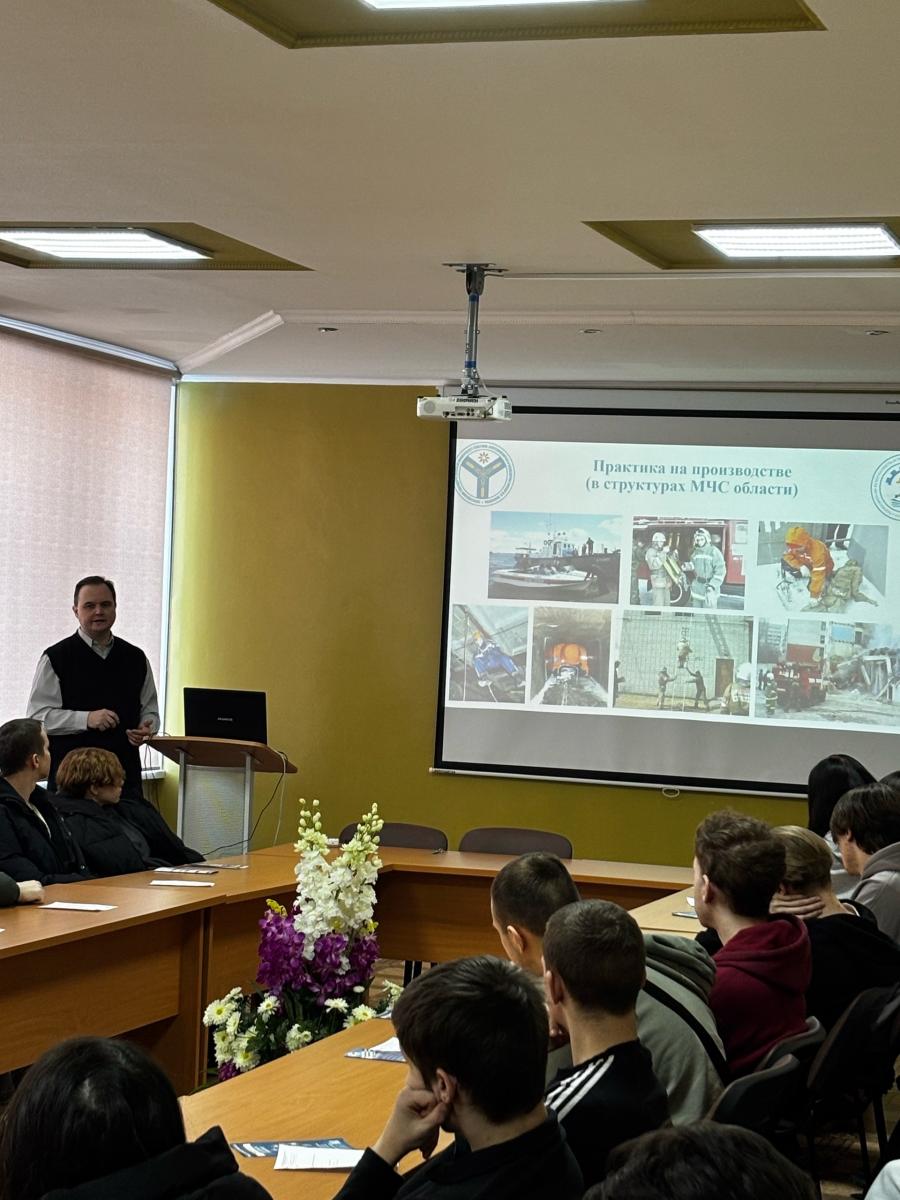Профориентационная работа кафедры «Техносферная безопасность и транспортно-технологические машины»  в техникумах г. Балаково Фото 5