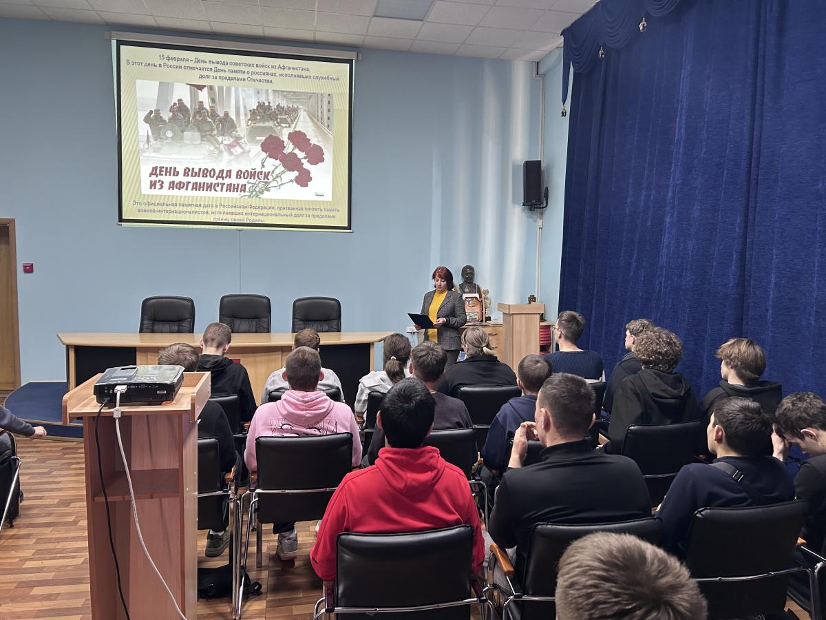 Студенты встретились с участником войны в Афганистане Иваном Елисеевым Фото 1