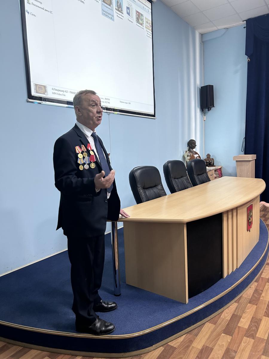 Студенты встретились с участником войны в Афганистане Иваном Елисеевым Фото 11