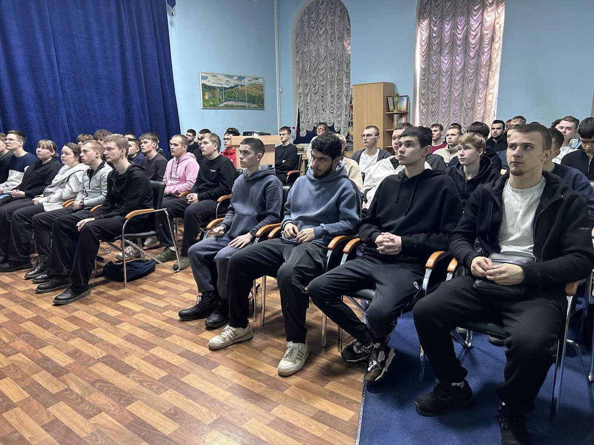 Студенты встретились с участником войны в Афганистане Иваном Елисеевым Фото 2