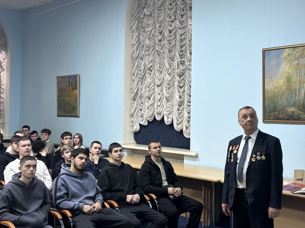 Студенты встретились с участником войны в Афганистане Иваном Елисеевым Фото 9