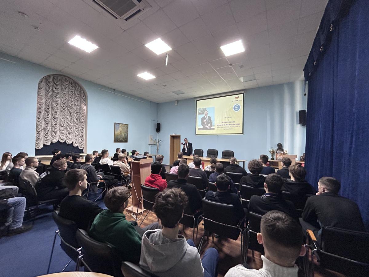 Встреча студентов колледжа  с участником войны в Афганистане Иваном Елисеевым Фото 2