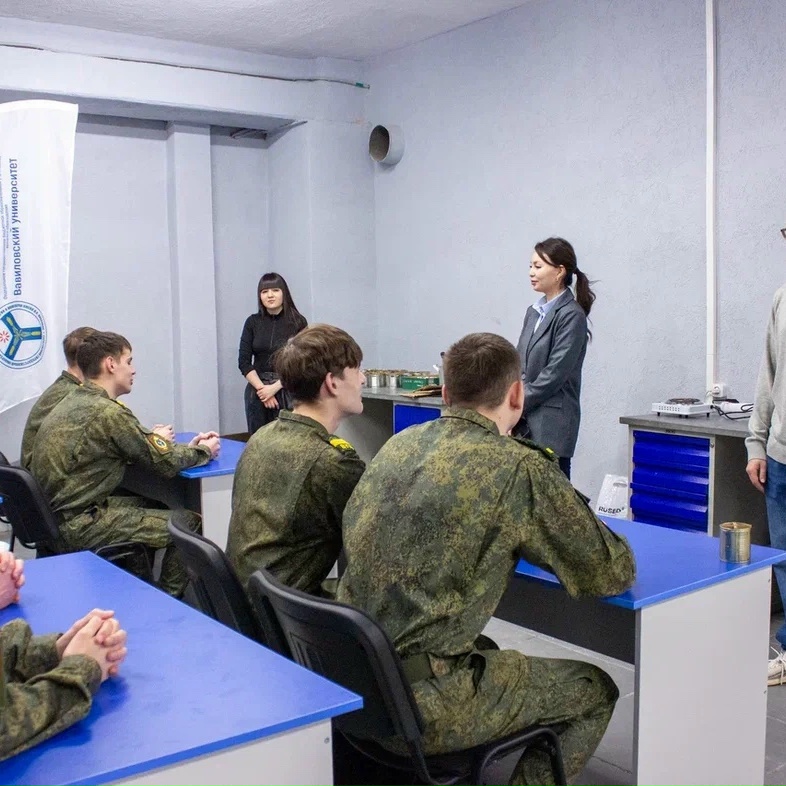 Прошла патриотическая акция по изготовлению окопных свечей и маскировочных сетей Фото 1