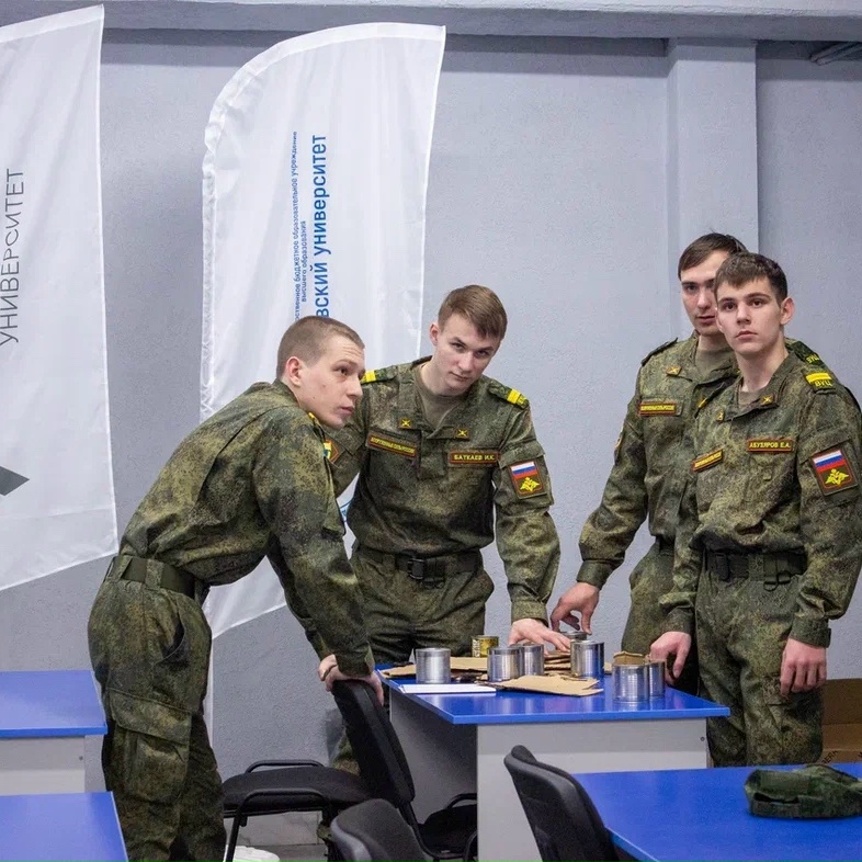 Прошла патриотическая акция по изготовлению окопных свечей и маскировочных сетей Фото 3