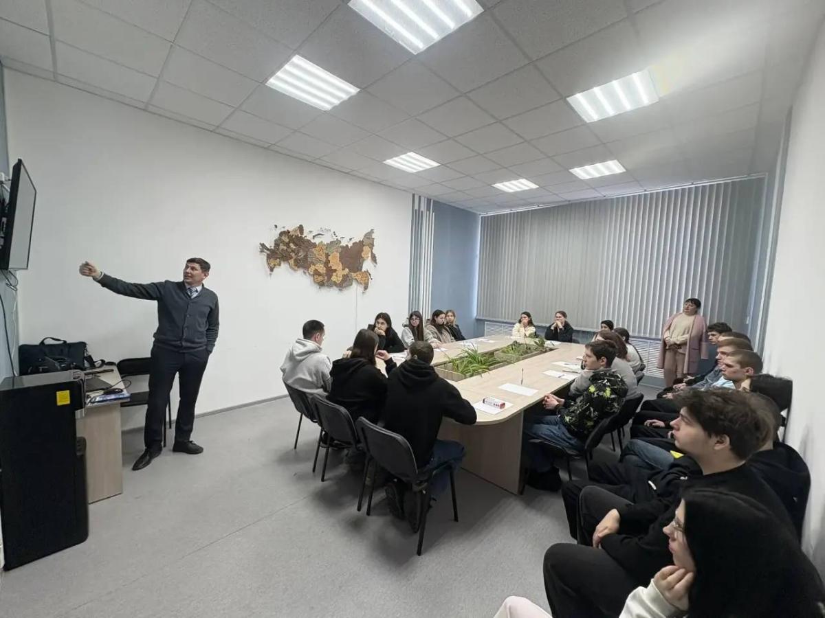 Представители института провели профориентационную встречу со студентами Аткарского политехнического колледжа Фото 1