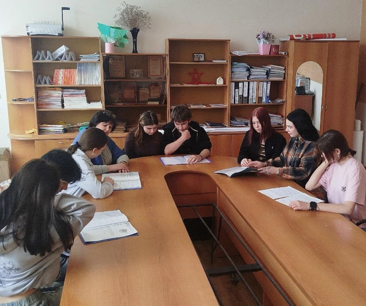 Заседание клуба молодого избирателя "Моё будущее". Фото 1