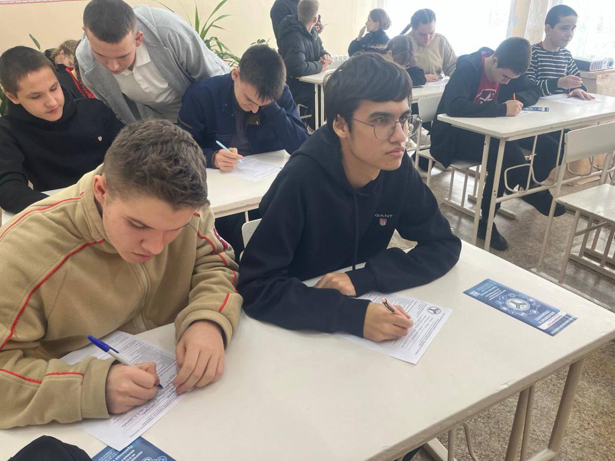 Состоялось выездное профориентационное мероприятие  в МОУ СОШ с. Теликовка Духовницкого района Фото 1