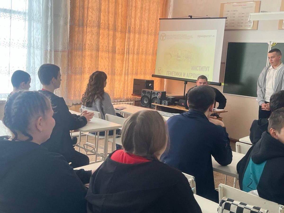 Состоялось выездное профориентационное мероприятие  в МОУ СОШ с. Теликовка Духовницкого района Фото 4