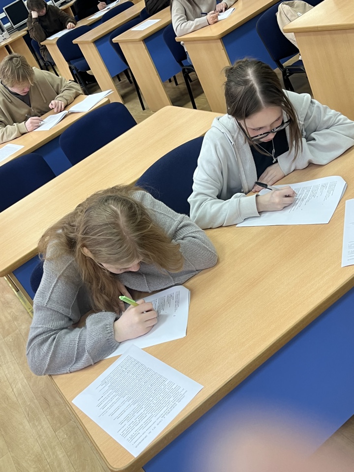 Интеллектуальный конкурс «Будущее в наших руках» по русскому языку для обучающихся школ провели доценты кафедры "Иностранные языки и культура речи" Фото 4