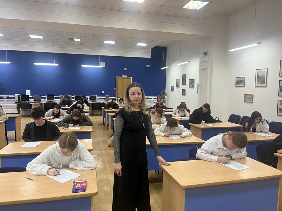 Интеллектуальный конкурс «Будущее в наших руках» по русскому языку для обучающихся школ провели доценты кафедры 