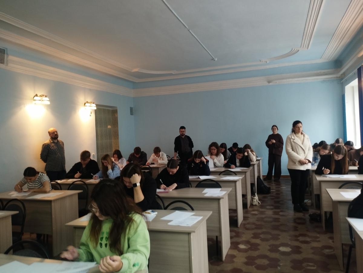 Интеллектуальный конкурс «Будущее в наших руках» по обществознанию для обучающихся 11 классов школ Фото 3