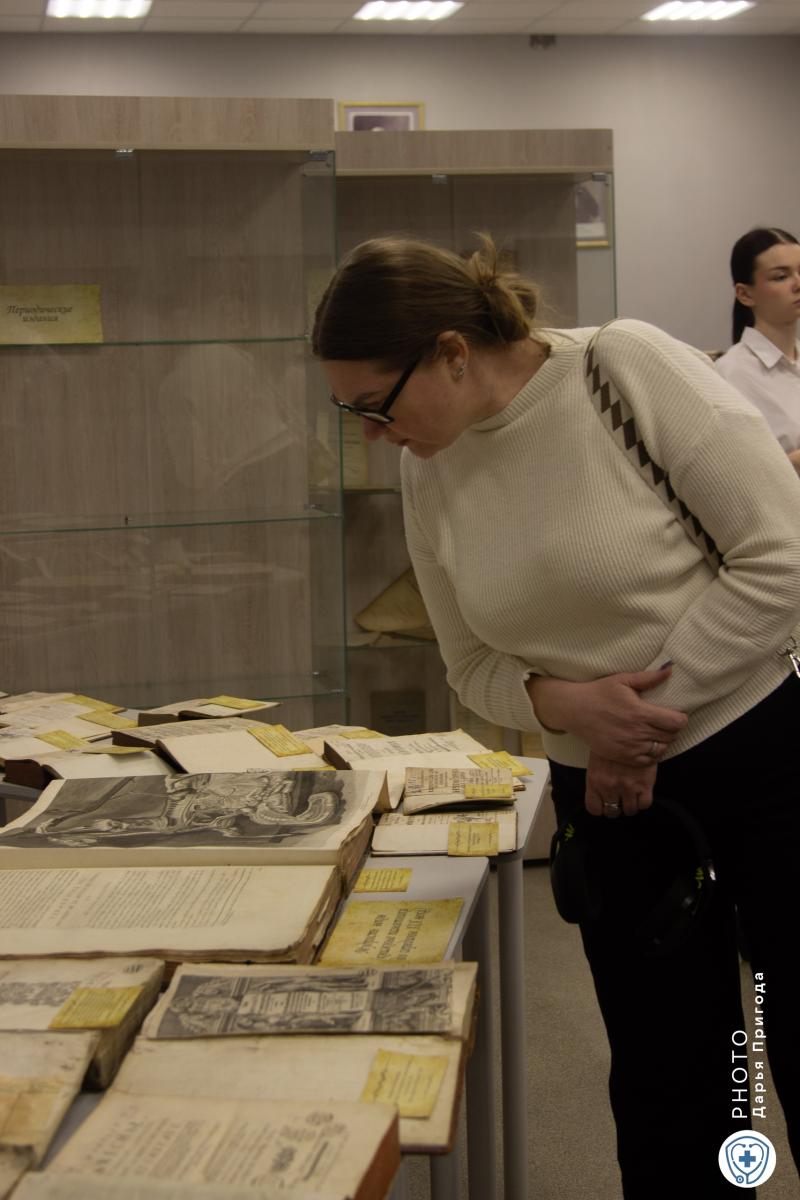 Экскурсия в мир редких книг для саратовских педагогов Фото 3
