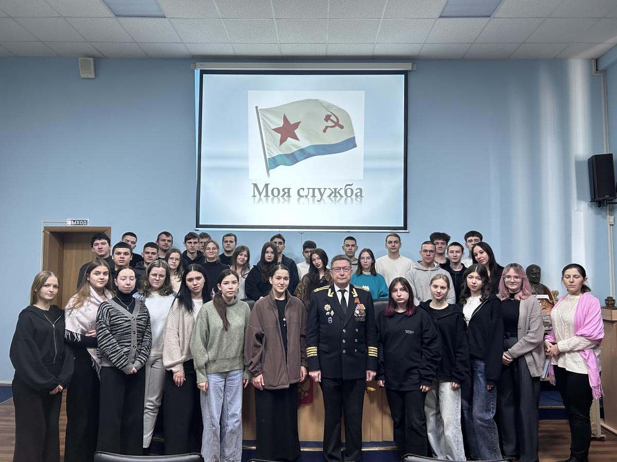 Студенты встретились с офицером-подводником Виктором Токаревым Фото 8 Студенты встретились с офицером-подводником Виктором Токаревым Фото 8