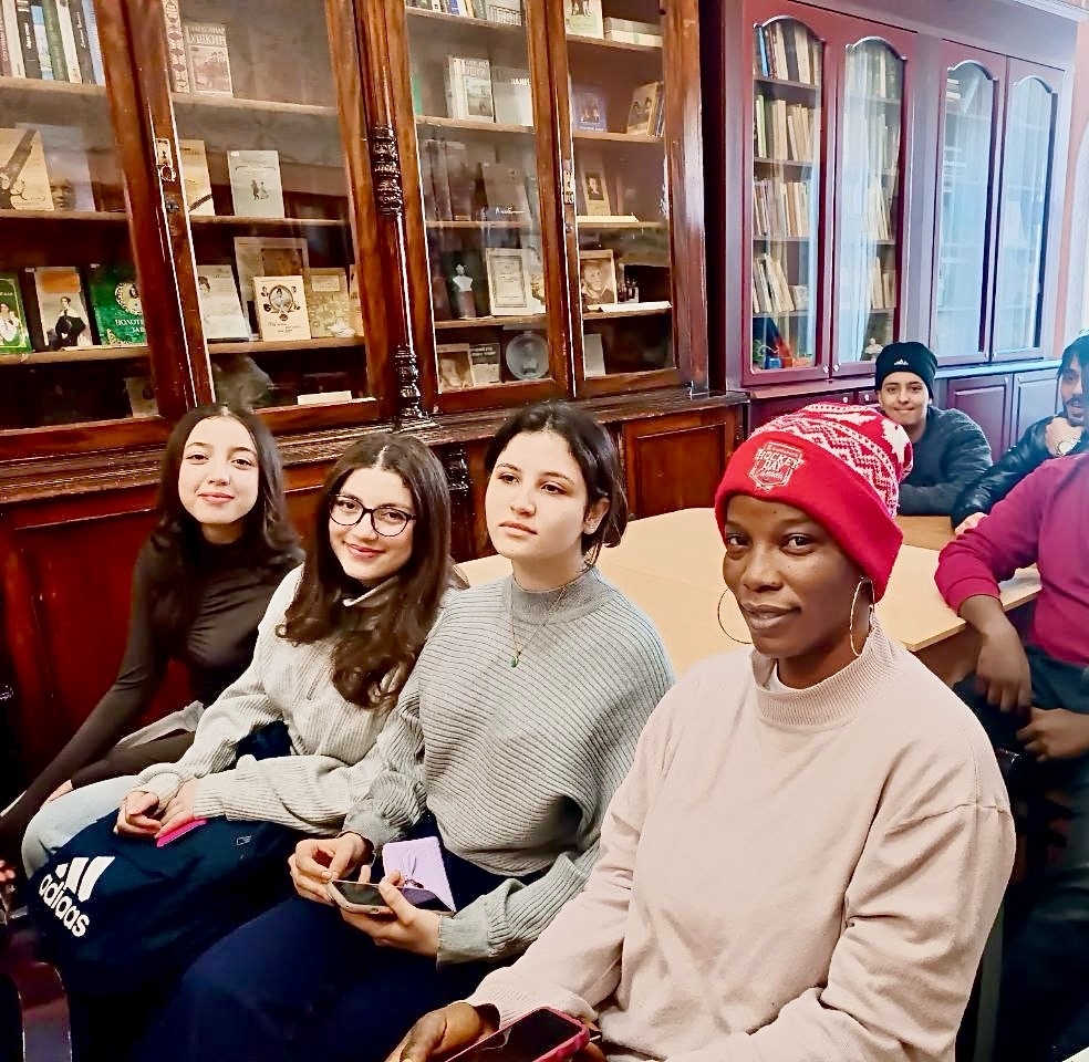 Иностранные студенты и слушатели подготовительного отделения познакомились с русской культурой Фото 1 Иностранные студенты и слушатели подготовительного отделения познакомились с русской культурой Фото 1