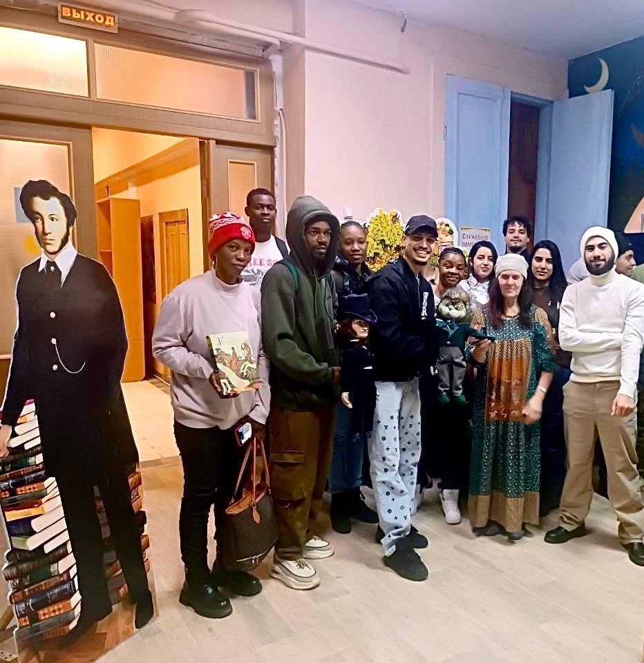 Иностранные студенты и слушатели подготовительного отделения познакомились с русской культурой Фото 2 Иностранные студенты и слушатели подготовительного отделения познакомились с русской культурой Фото 2