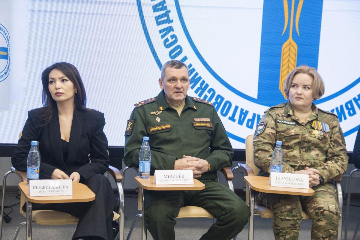 В Вавиловском университете состоялся «Урок Мужества» Фото 5