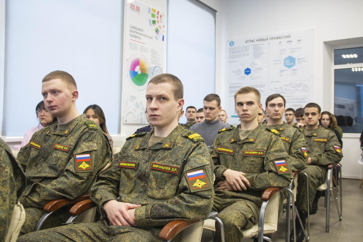 В Вавиловском университете состоялся «Урок Мужества» Фото 7