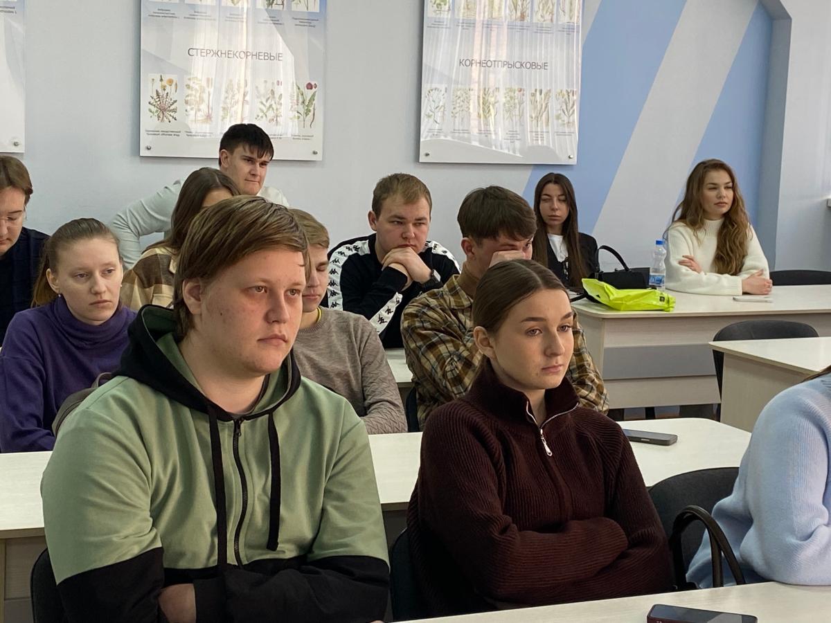 Диалог с практиком: студенты Института генетики и агрономии обсудили карьерные перспективы с ведущим агрономом хозяйства ИП Елисеев А.А. Фото 1