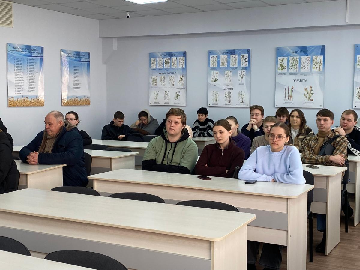 Диалог с практиком: студенты Института генетики и агрономии обсудили карьерные перспективы с ведущим агрономом хозяйства ИП Елисеев А.А. Фото 4
