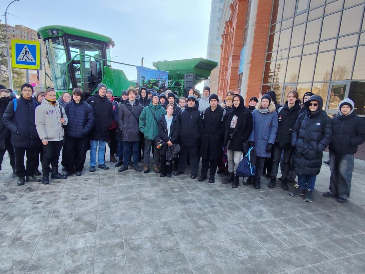 Студенты Вавиловского университета посетили выставку «Саратов-Агро.2026» Фото 3