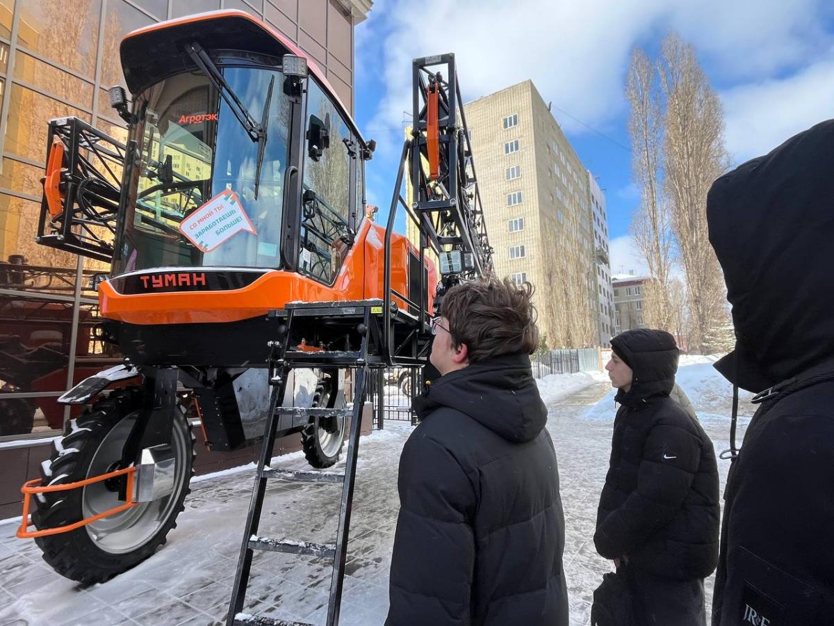 Студенты ФТК посетили форум «Саратов-Агро.2026» Фото 2