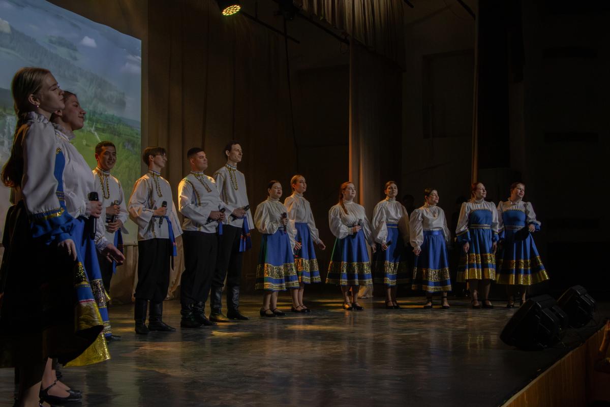 «Горжусь тобой, Отечество!»: В вузе прошел концерт патриотической песни Фото 8