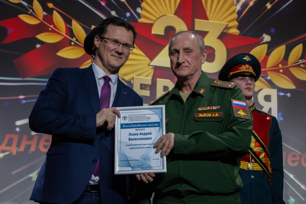 «Горжусь тобой, Отечество!»: В вузе прошел концерт патриотической песни Фото 9