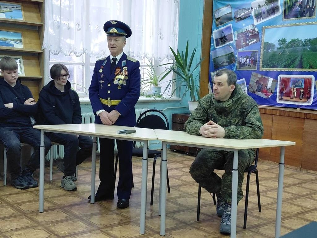 Патриотическая встреча «Диалог с Героем» в рамках Всероссийской акции «Нашим Героям», приуроченной к празднованию Дня защитника Отечества Фото 1 Патриотическая встреча «Диалог с Героем» в рамках Всероссийской акции «Нашим Героям», приуроченной к празднованию Дня защитника Отечества Фото 1