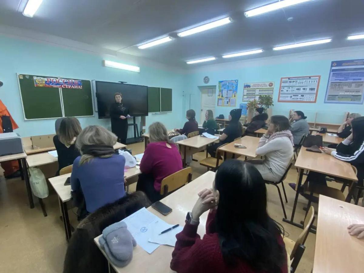 Доцент кафедры приняла участие в родительском собрании по профориентации Фото 1